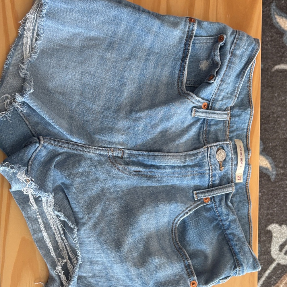 Levi Strauss Light Wash Distressed Denim Shorts - Size 27